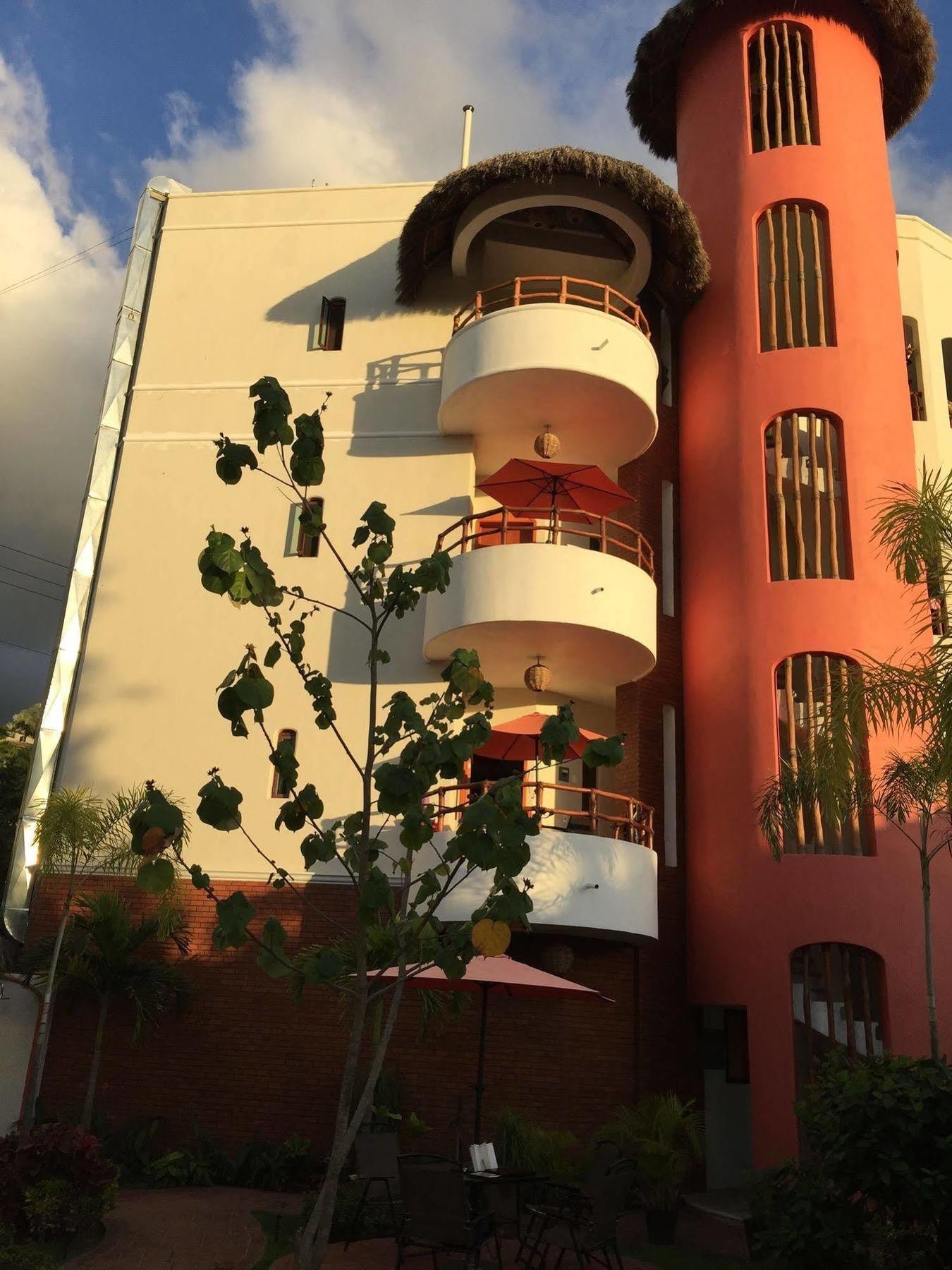 Hotel Y Suites Los Encantos Sayulita Extérieur photo